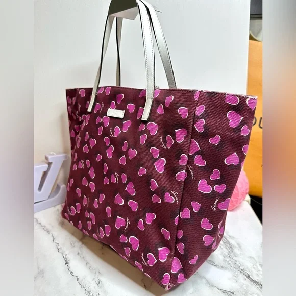 Limited Edition GUCCI Heartbeat Print Canvas Tote Bag - Picture 4 of 17